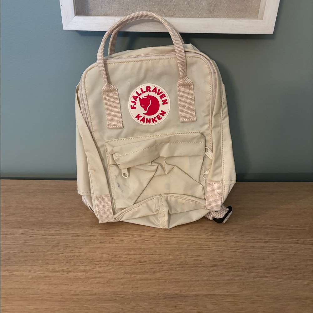 Fjällräven Kånken Cream Backpack